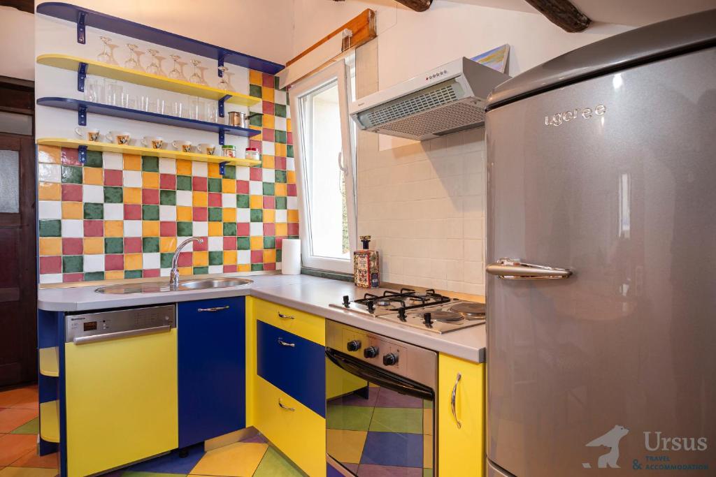 Kuchyň nebo kuchyňský kout v ubytování Apartment Lira
