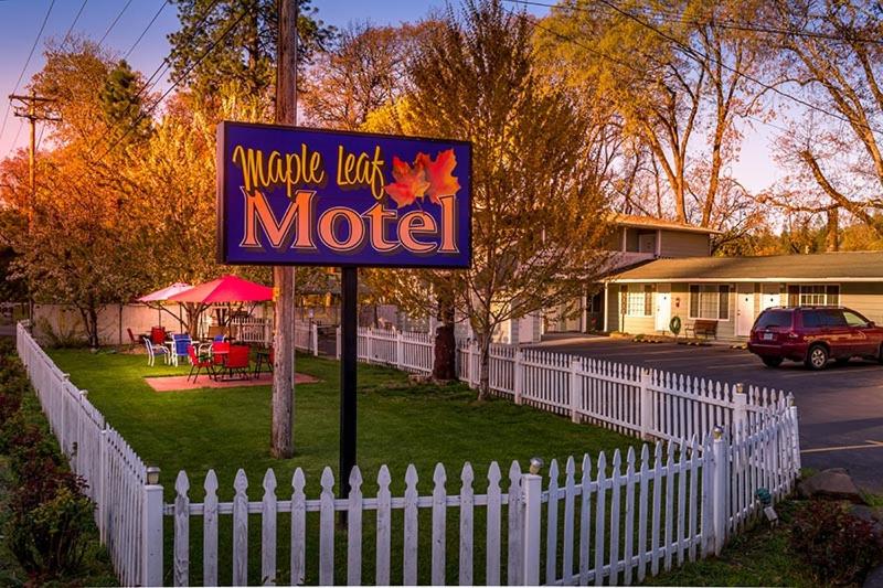 Gallery image of Maple Leaf Motel in Shady Cove