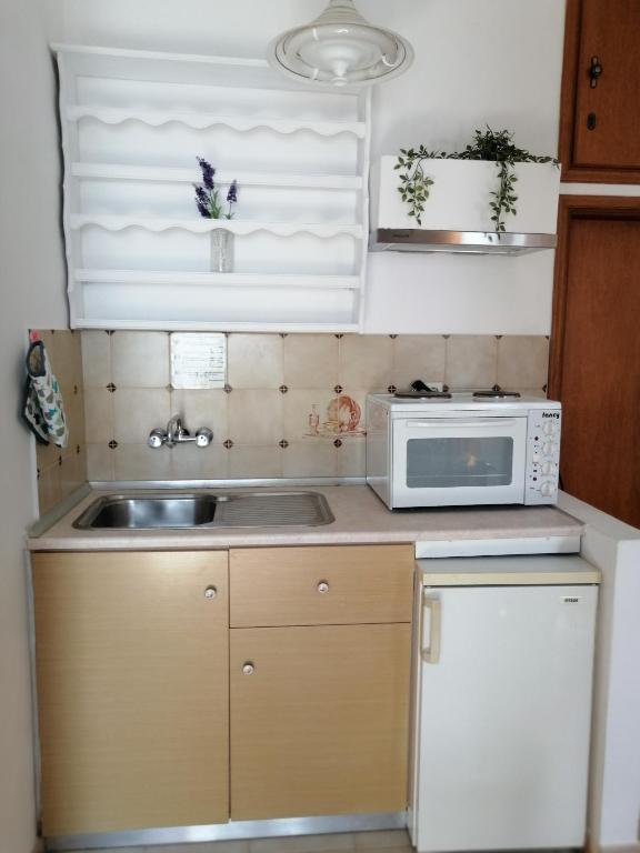 Eleftheria Lindian Studios II - 12