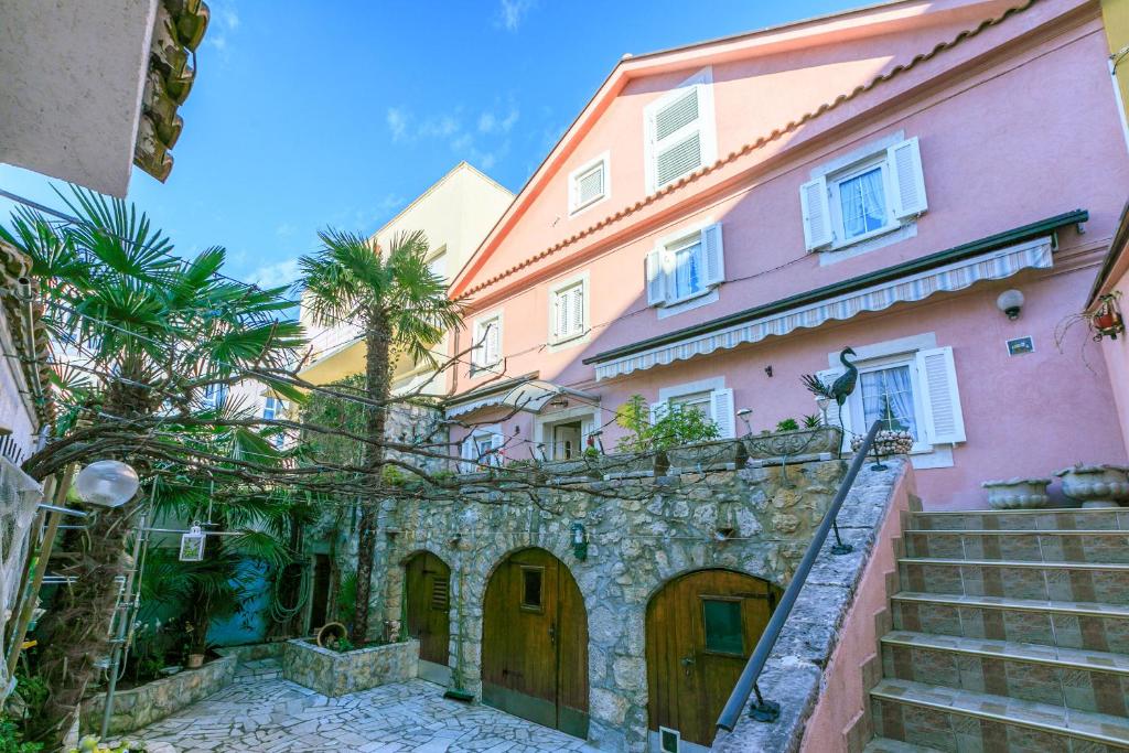 Budova, kde se apartmán nachází
