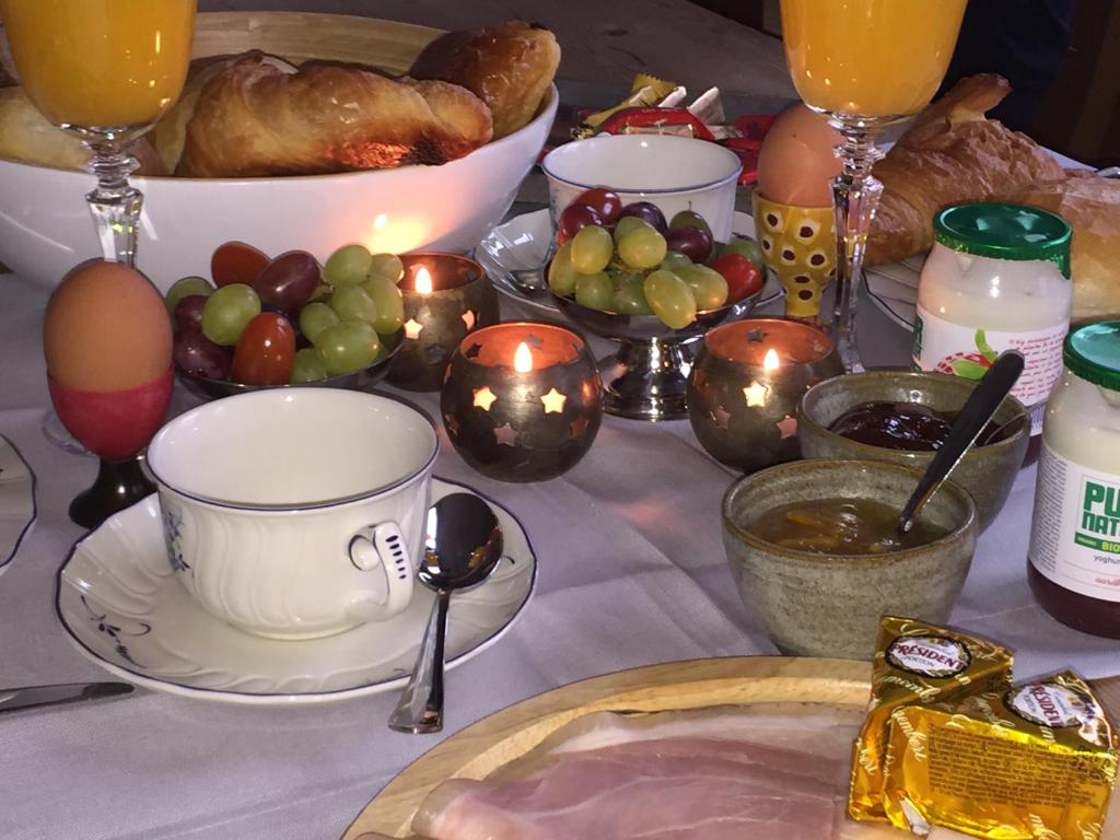 a table topped with a table with food and drinks at B&B Bella en Basiel in Bruges