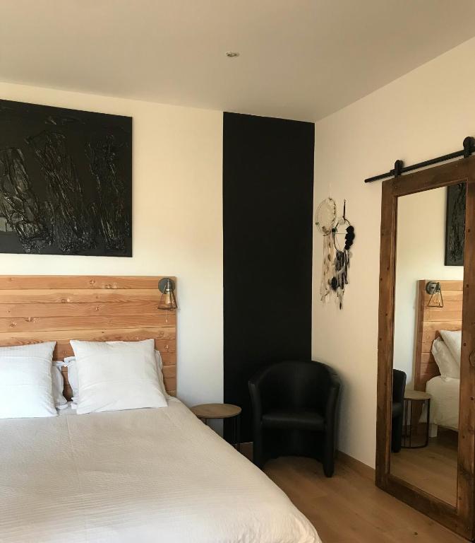 Postel nebo postele na pokoji v ubytování Atelier des Vidaux