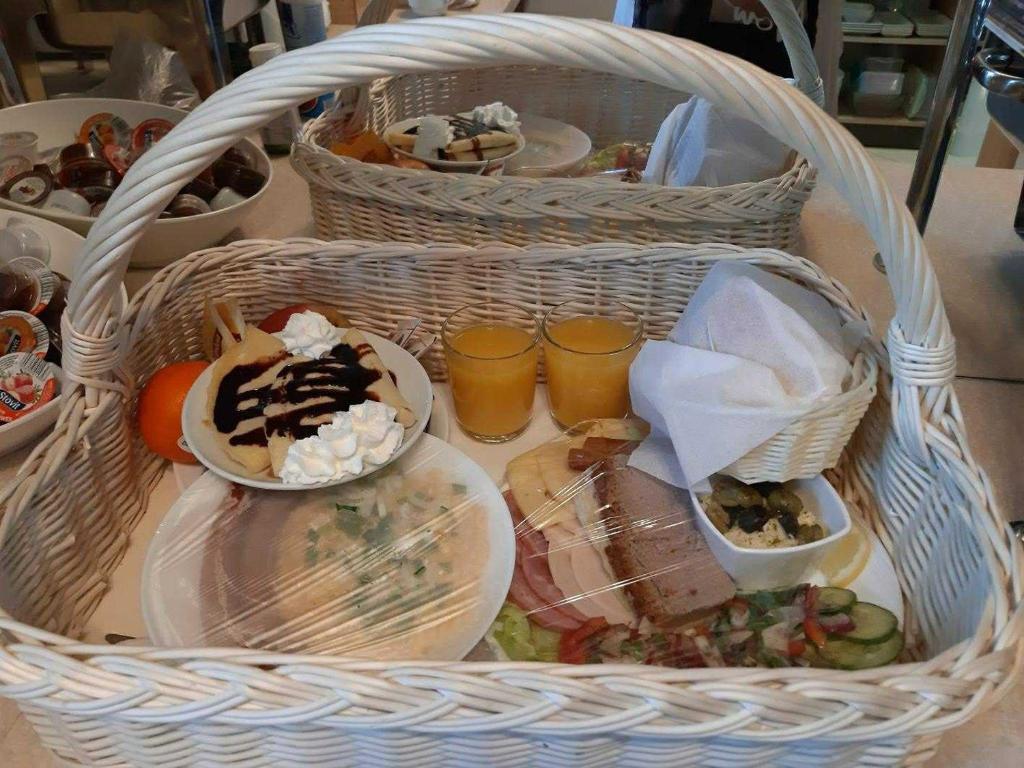 Jedlo v ubytovaní bed & breakfast alebo blízkom okolí