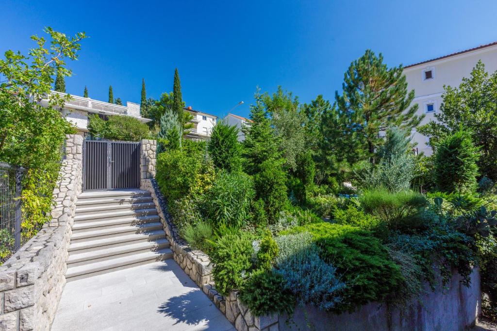 Vonkajšia záhrada v ubytovaní Apartments Loncaric