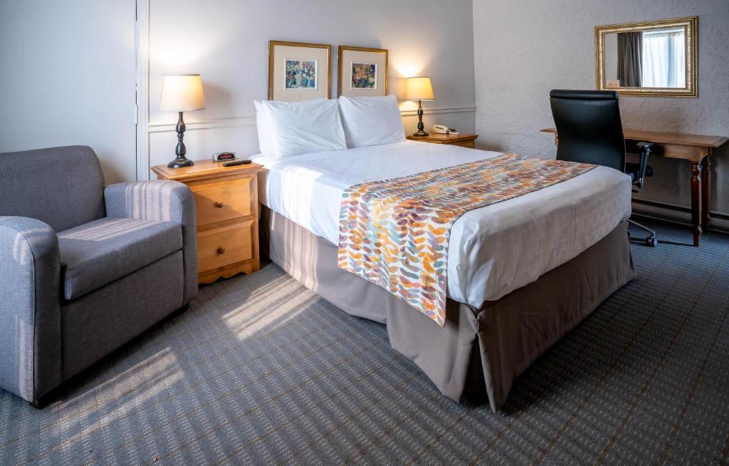 Postel nebo postele na pokoji v ubytování Hôtel Chéribourg