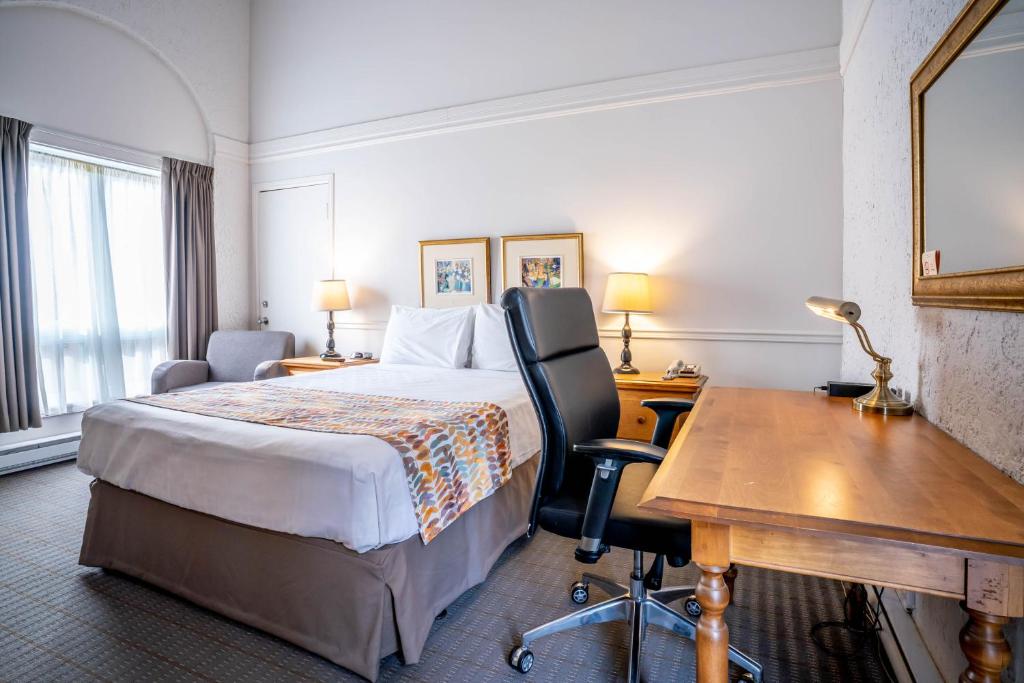 Postel nebo postele na pokoji v ubytování Hôtel Chéribourg