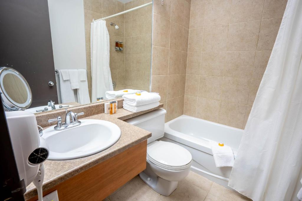 Koupelna v ubytování Hôtel Chéribourg