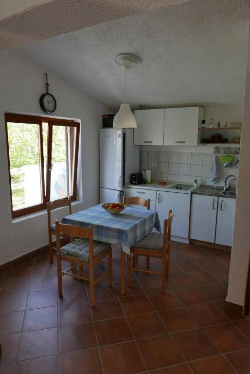 Kuchyň nebo kuchyňský kout v ubytování "Bura Bura" Apartment, Karlobag, vacation with a view