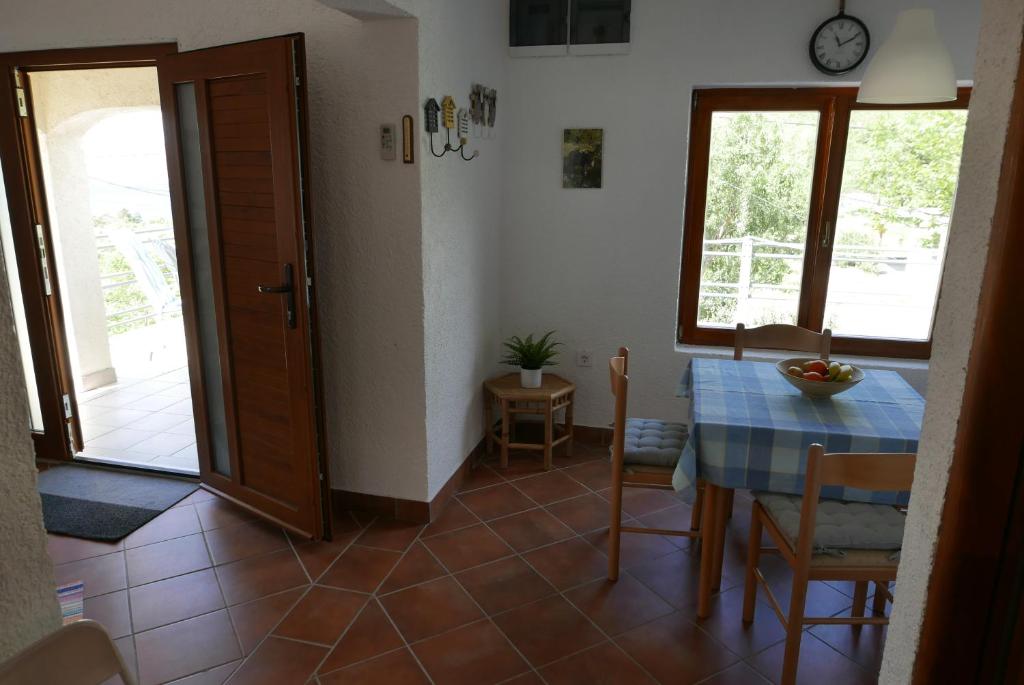 Fotografie z fotogalerie ubytování "Bura Bura" Apartment, Karlobag, vacation with a view v destinaci Karlobag