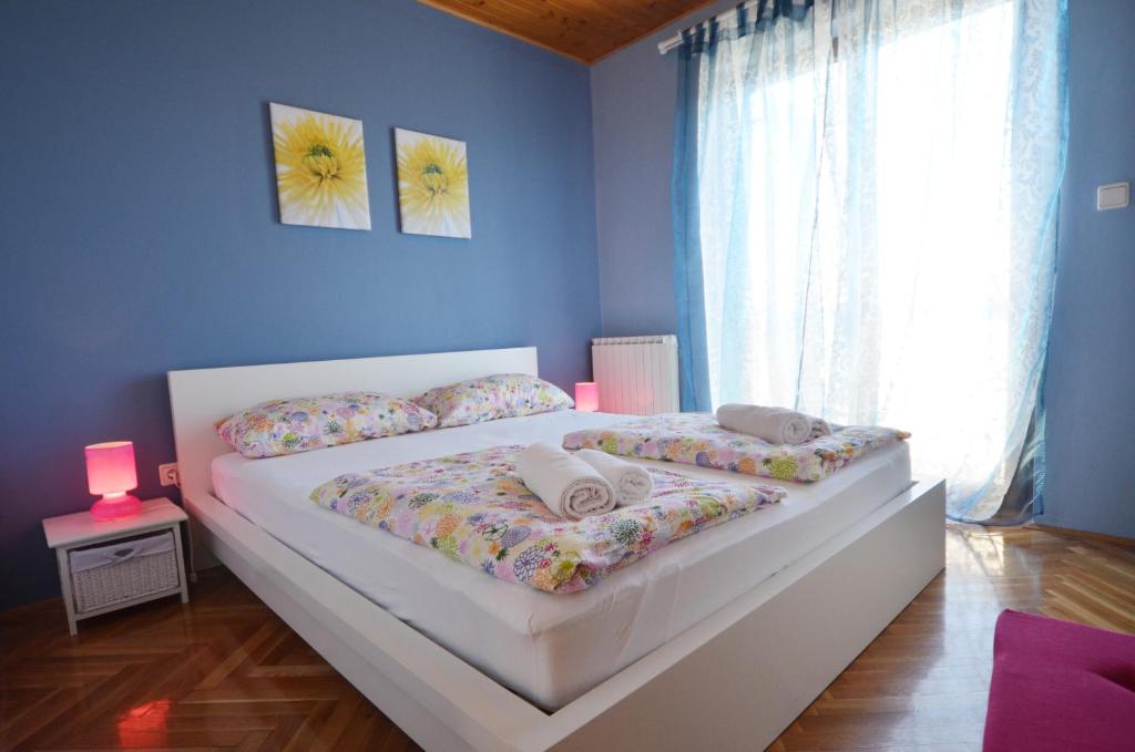 Postel nebo postele na pokoji v ubytování Apartments Villa Rossella 3
