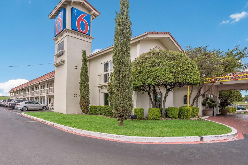Motel 6Dallas, TX Market Center, Dallas (updated prices 2025)