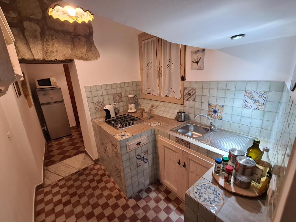 Kuchyňa alebo kuchynka v ubytovaní Agorà Sant’anna Apartment
