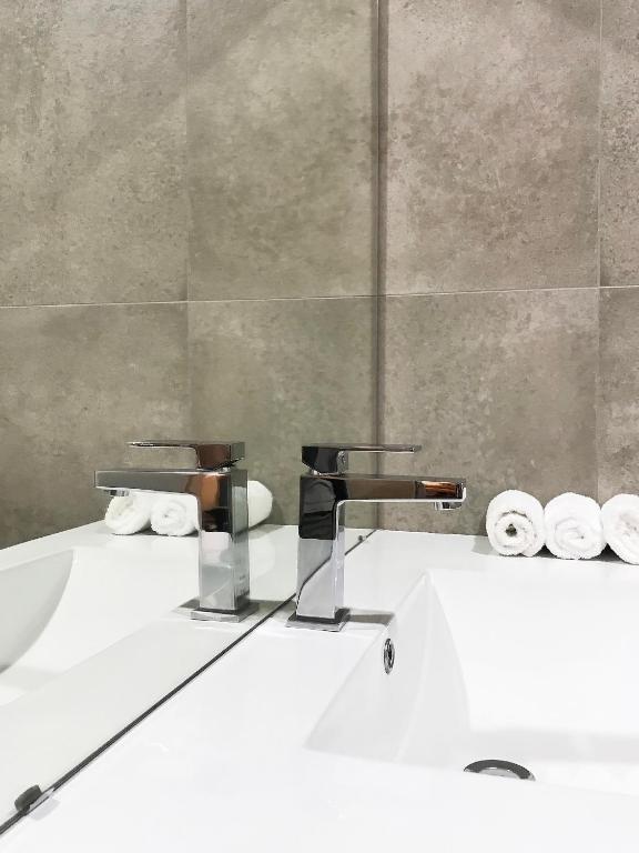 Carnmore Hotel Takapuna - Resim 40