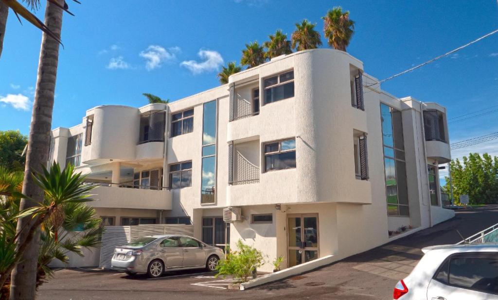 Carnmore Hotel Takapuna - Resim 26