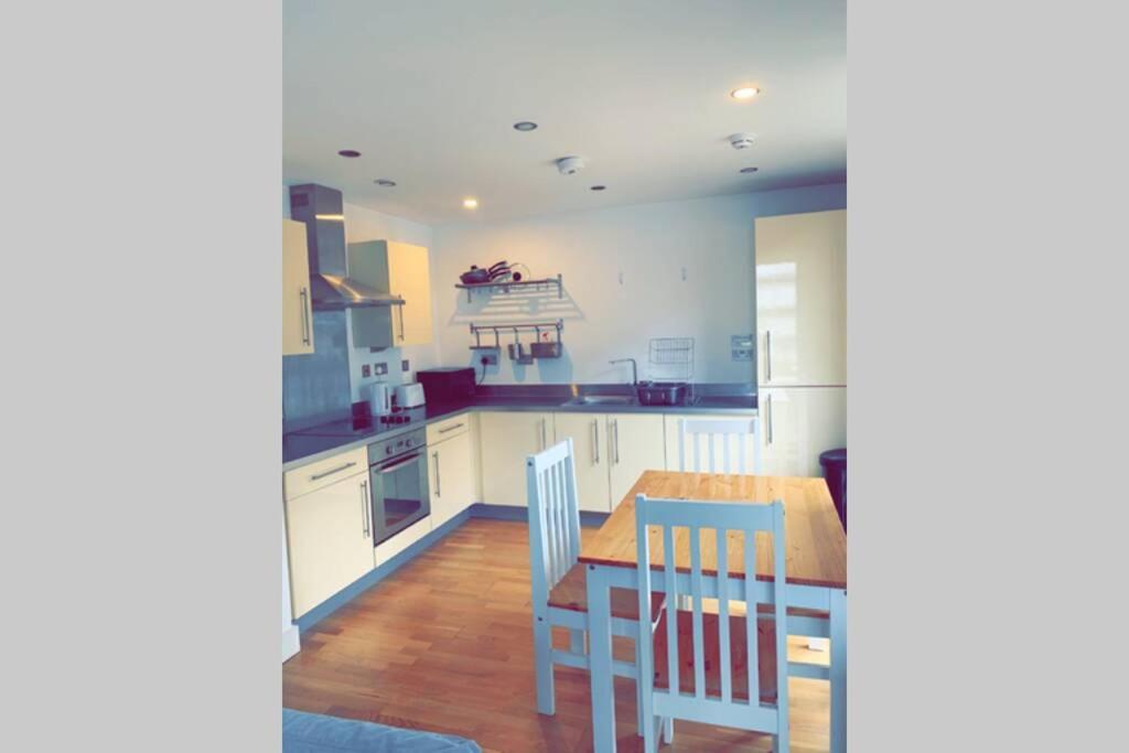 Modern 1 Bed Apartment slps 3, City centre #NO PARTIES#