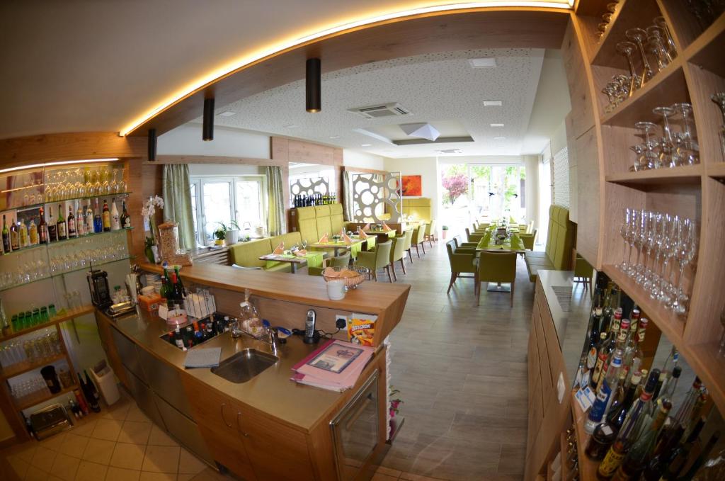 Nápoje v ubytování Fischwirtshaus Landmotel Die Donaurast