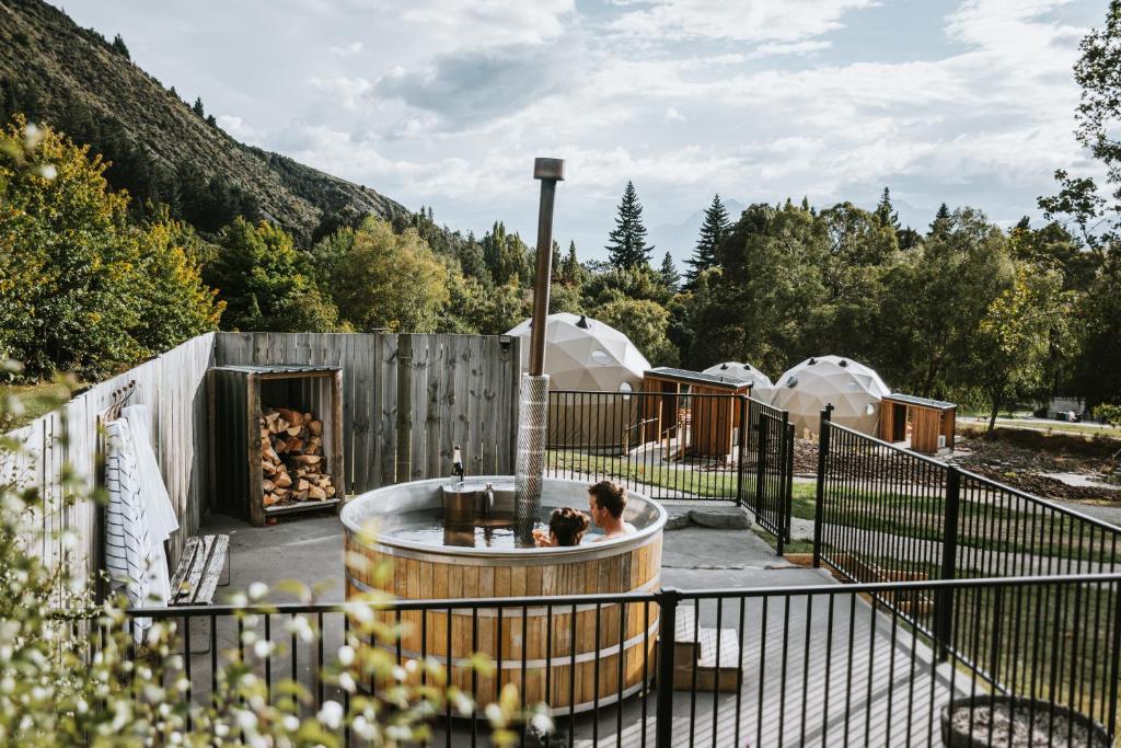 Nespecifikovaný výhled na hory nebo výhled na hory při pohledu z luxury tent
