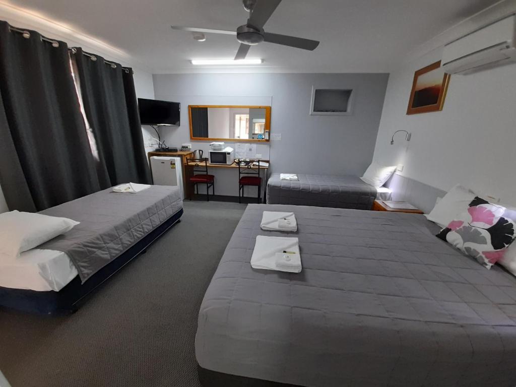 Postel nebo postele na pokoji v ubytování Civic Motel Grafton