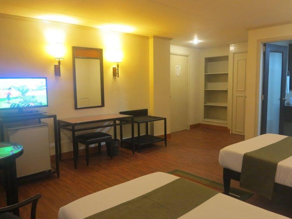 Postel nebo postele na pokoji v ubytování Hotel Alejandro Tacloban
