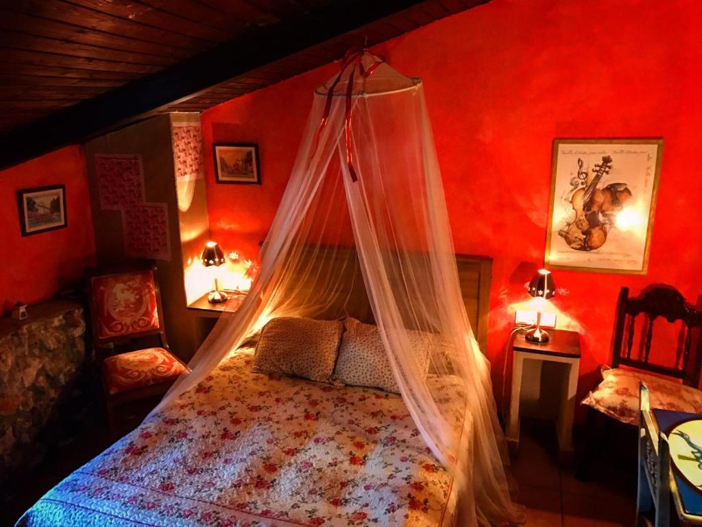 a bedroom with a bed with a mosquito net at Romantic getaway to Cuenca - La Quinta in Valeria