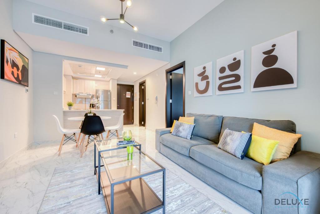 Posezení v ubytování Snug 1BR at MAG 520 Dubai South by Deluxe Holiday Homes
