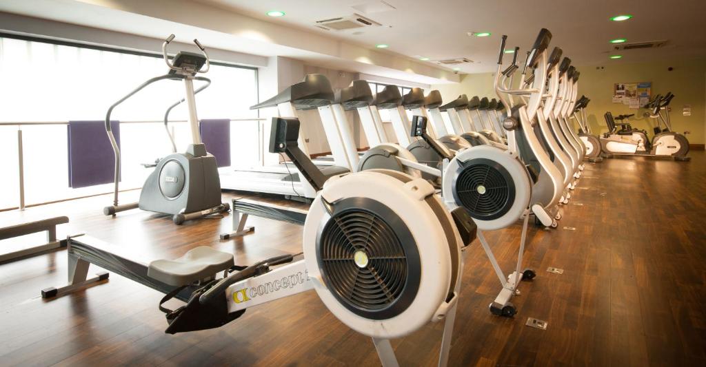 Fitness centrum a/nebo fitness zařízení v ubytování Treacys Hotel & Leisure Centre Waterford