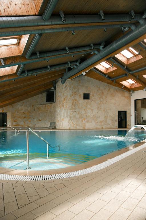 Bazén v ubytování Fra Mare Thalasso Spa nebo v jeho okolí