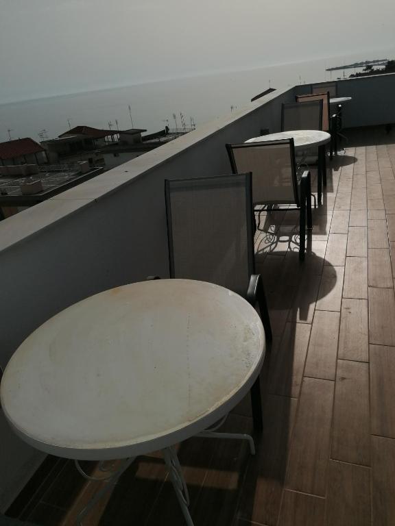 Ein Balkon oder eine Terrasse in der Unterkunft Crystal Blue Apartments
