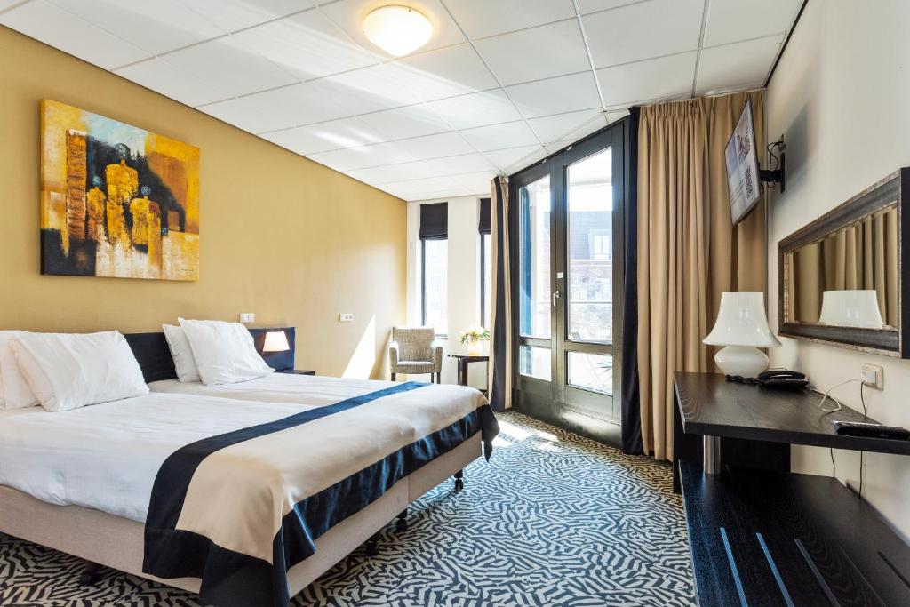 Een bed of bedden in een kamer bij Hotel De Schout