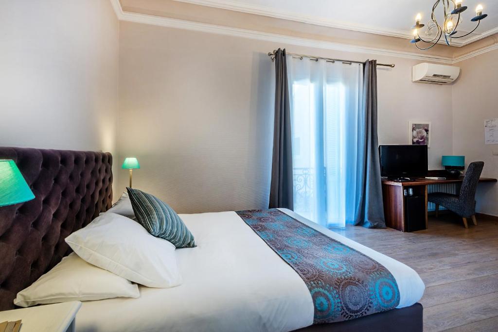 Postel nebo postele na pokoji v ubytování Hotel Sainte Anne - Apt