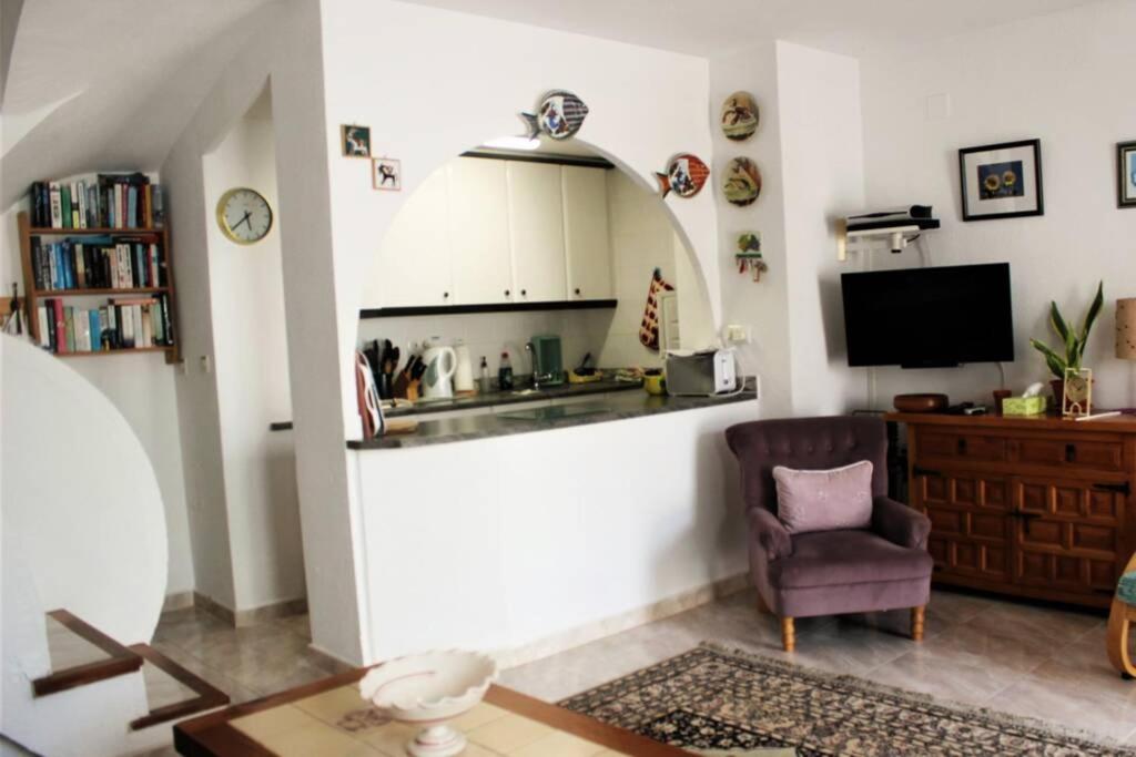 A television and/or entertainment centre at Beautiful Air Conditioned bungalow - Alkabir