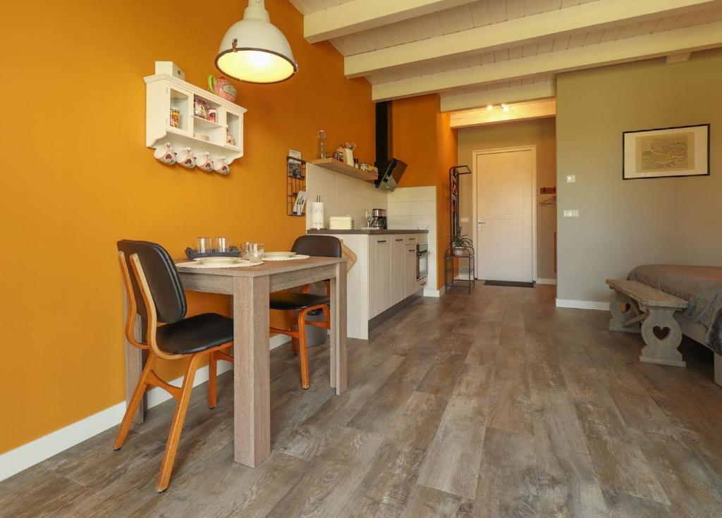 Kuchyň nebo kuchyňský kout v ubytování B&B Buutegeweun
