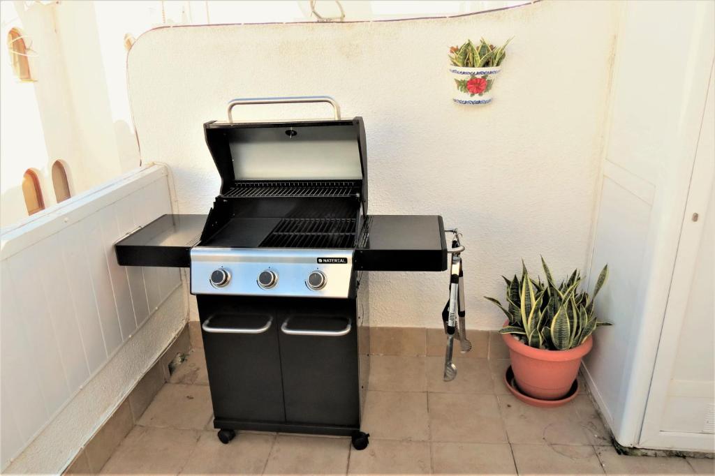 A kitchen or kitchenette at Beautiful Air Conditioned bungalow - Alkabir