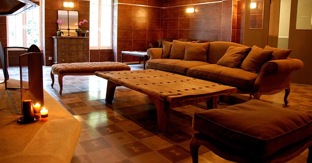 Posezení v ubytování Hotel Les Mazets Des Roches