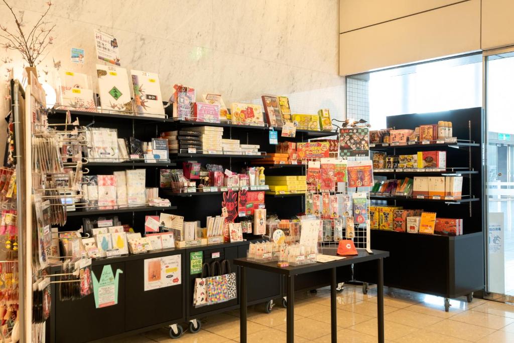 ホテルの敷地内または近くにあるスーパーまたはその他のお店