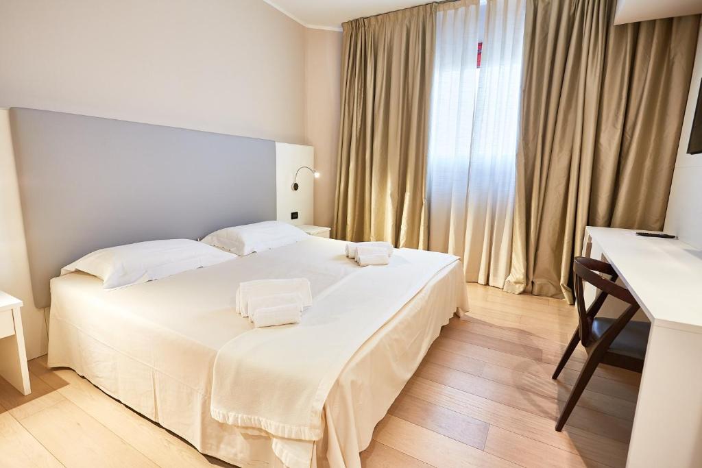 Łóżko lub łóżka w pokoju w obiekcie Ferretti MajesticHouse