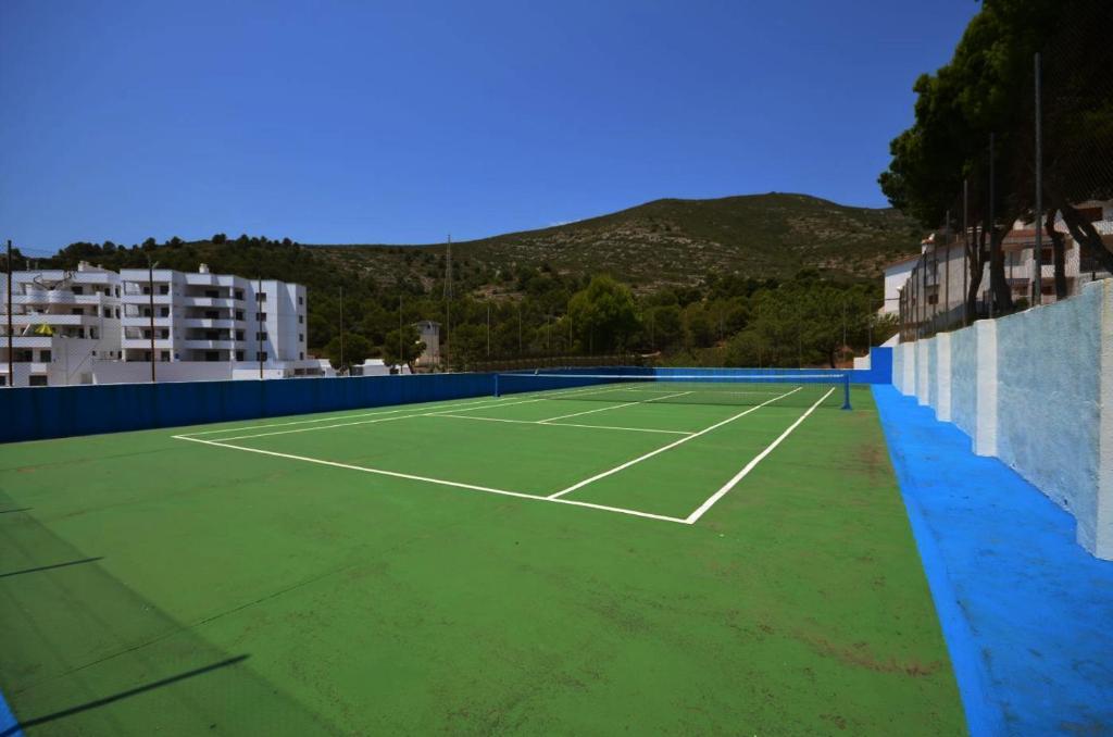 Tenis a/nebo squash v ubytování Apartamentos 62 Peñiscola nebo okolí
