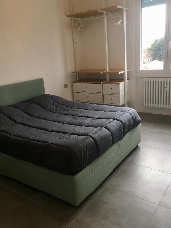 Postel nebo postele na pokoji v ubytování CaseOspitali - Casa Lumiere, bilocale panoramico e luminoso - piano 3 NO ascensore