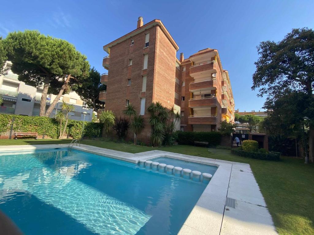 Las Antillas Piscina y Terraza Playa Fenals 4pax