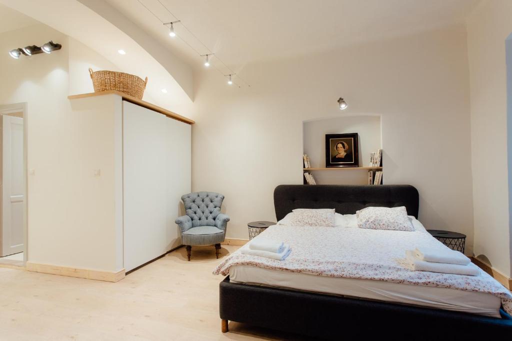Postel nebo postele na pokoji v ubytování COMMODUS apartment IX