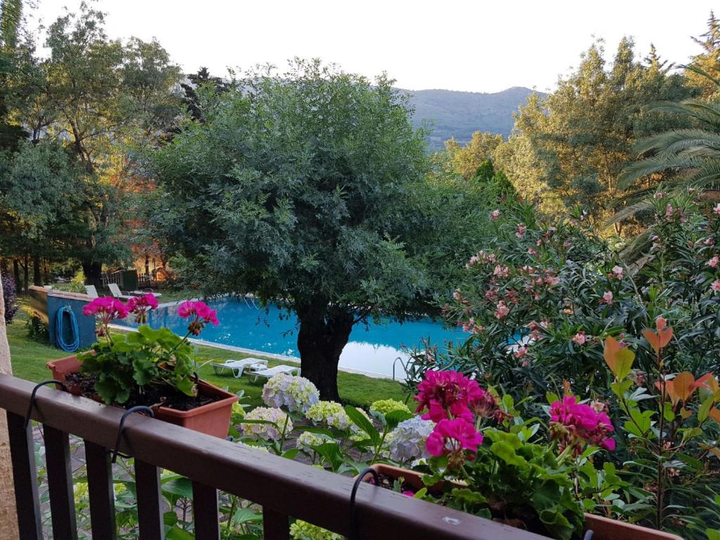 Bazén v ubytovaní Hotel Rural Xerete alebo v jeho blízkosti