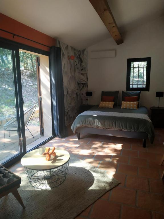 Postel nebo postele na pokoji v ubytování Villa Bleucassis