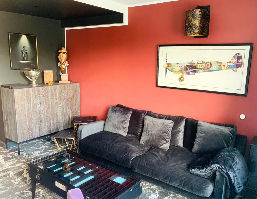 BESOTEL Mettmann-schicke FeWo oder Apartments nähe Golfplatz Gruiten und Neandertal mit Glasfaser WLAN und Parkplatz-viele Schlafzimmer mit Bad en suite - Apartamento De Dos Dormitorios