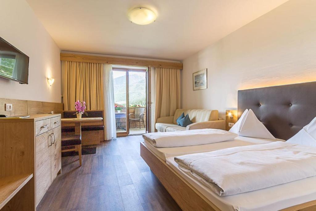 Postel nebo postele na pokoji v ubytování Hotel Montani