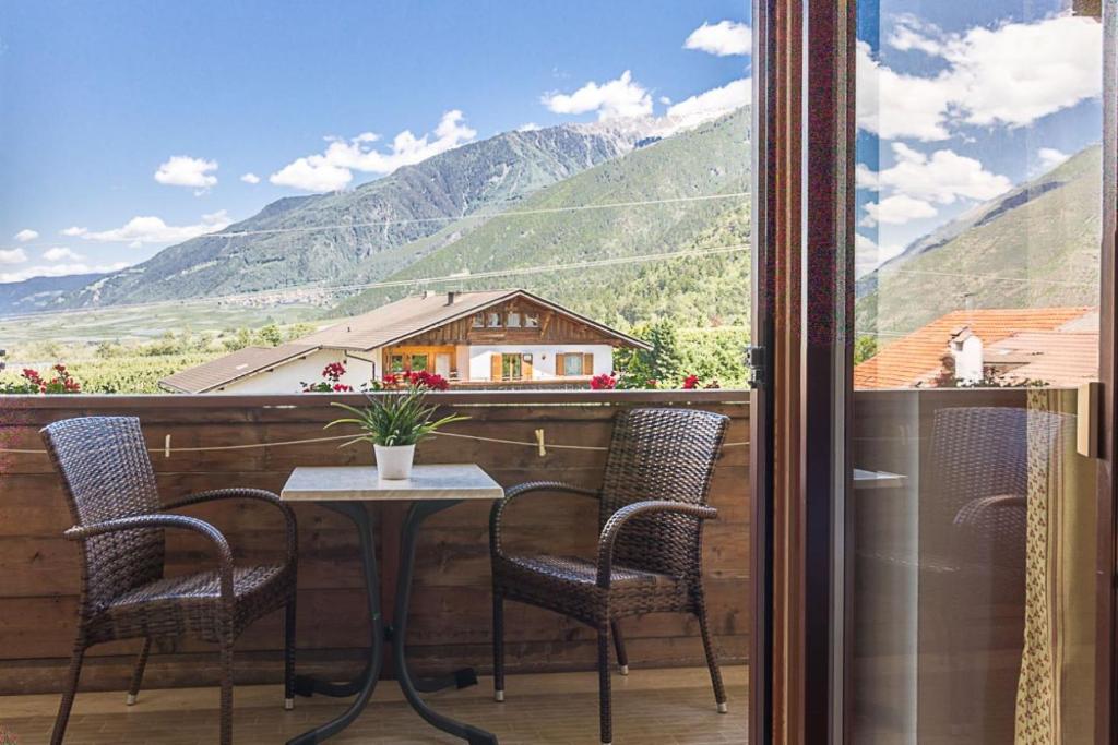 Nespecifikovaný výhled na hory nebo výhled na hory při pohledu z hotelu