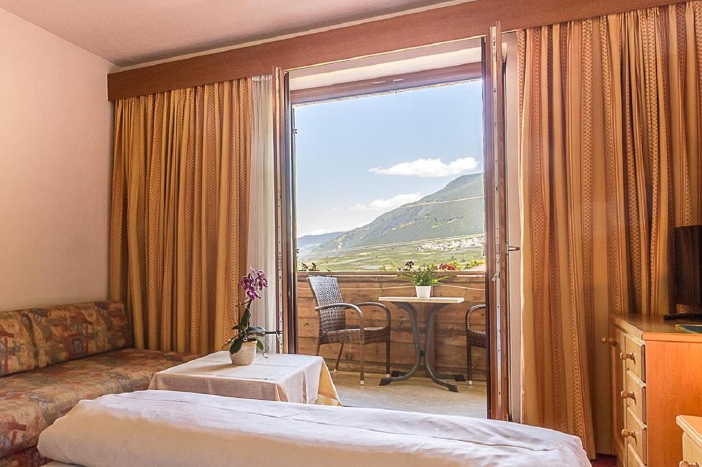 Nespecifikovaný výhled na hory nebo výhled na hory při pohledu z hotelu