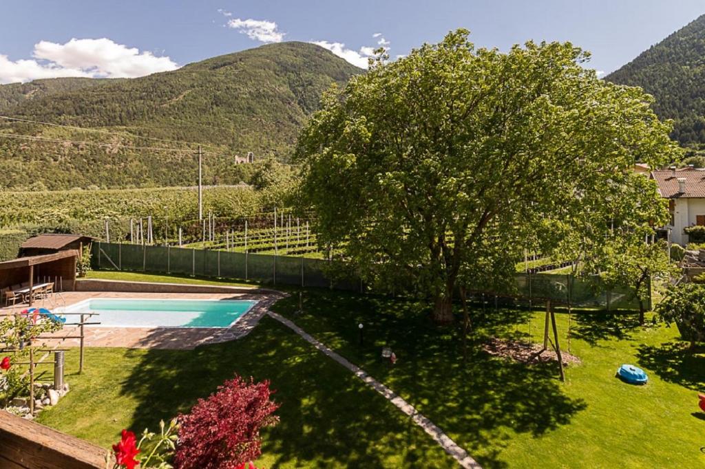 Nespecifikovaný výhled na hory nebo výhled na hory při pohledu z hotelu