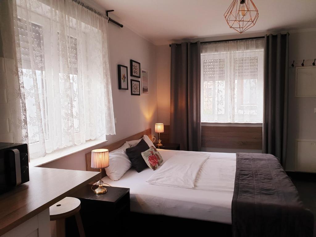 Ένα ή περισσότερα κρεβάτια σε δωμάτιο στο Oleander Hof