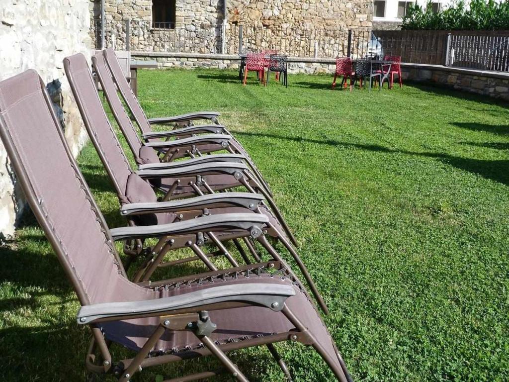 Jardín al aire libre en Apartamentos Puerta de Ordesa