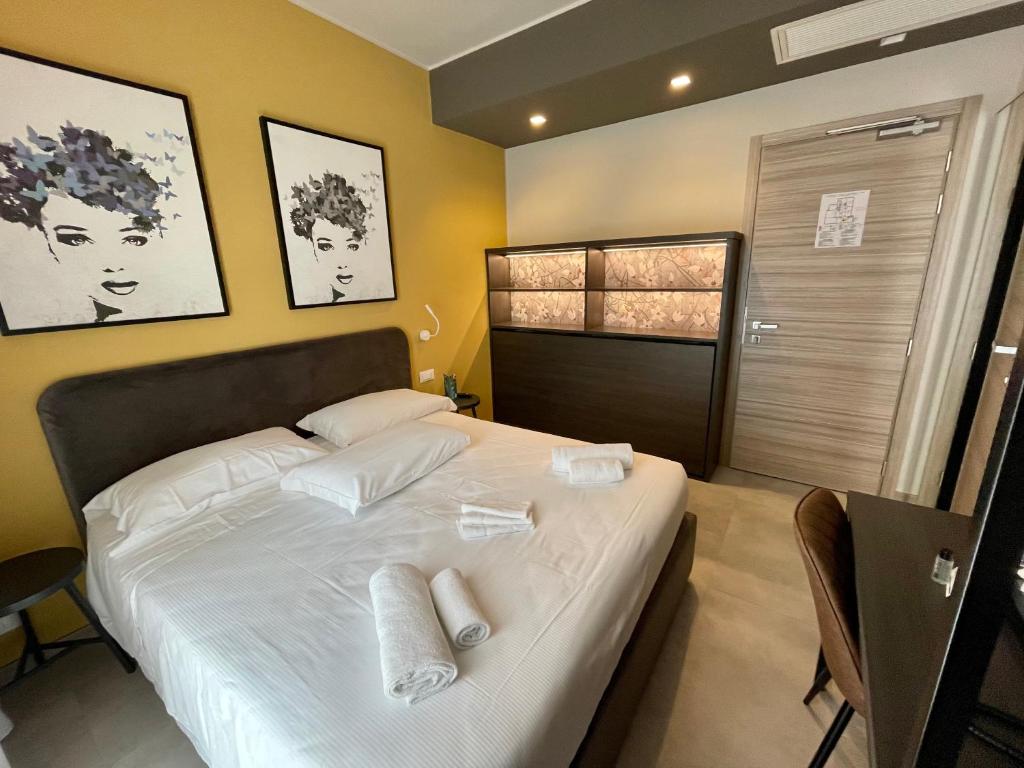 Postel nebo postele na pokoji v ubytování Hotel Iris Jesolo